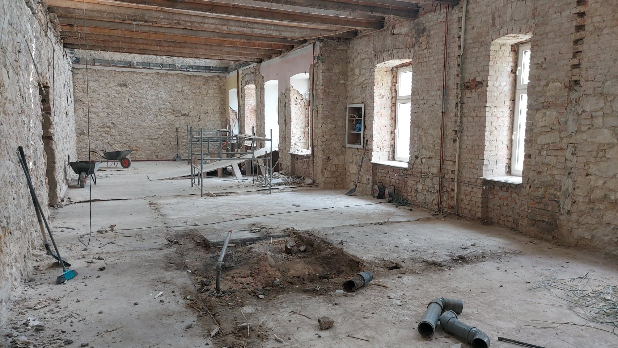 Postęp prac remontowych domu parafialnego (24.08.2022)