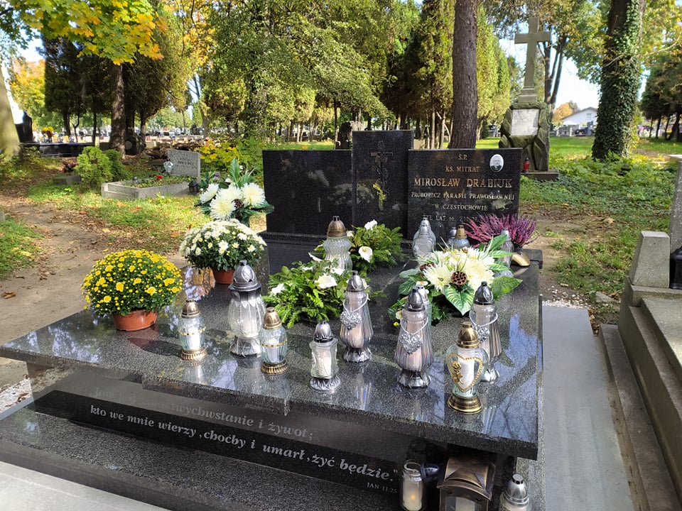 Poświęcenie nagrobka ks. Mirosława Drabiuka