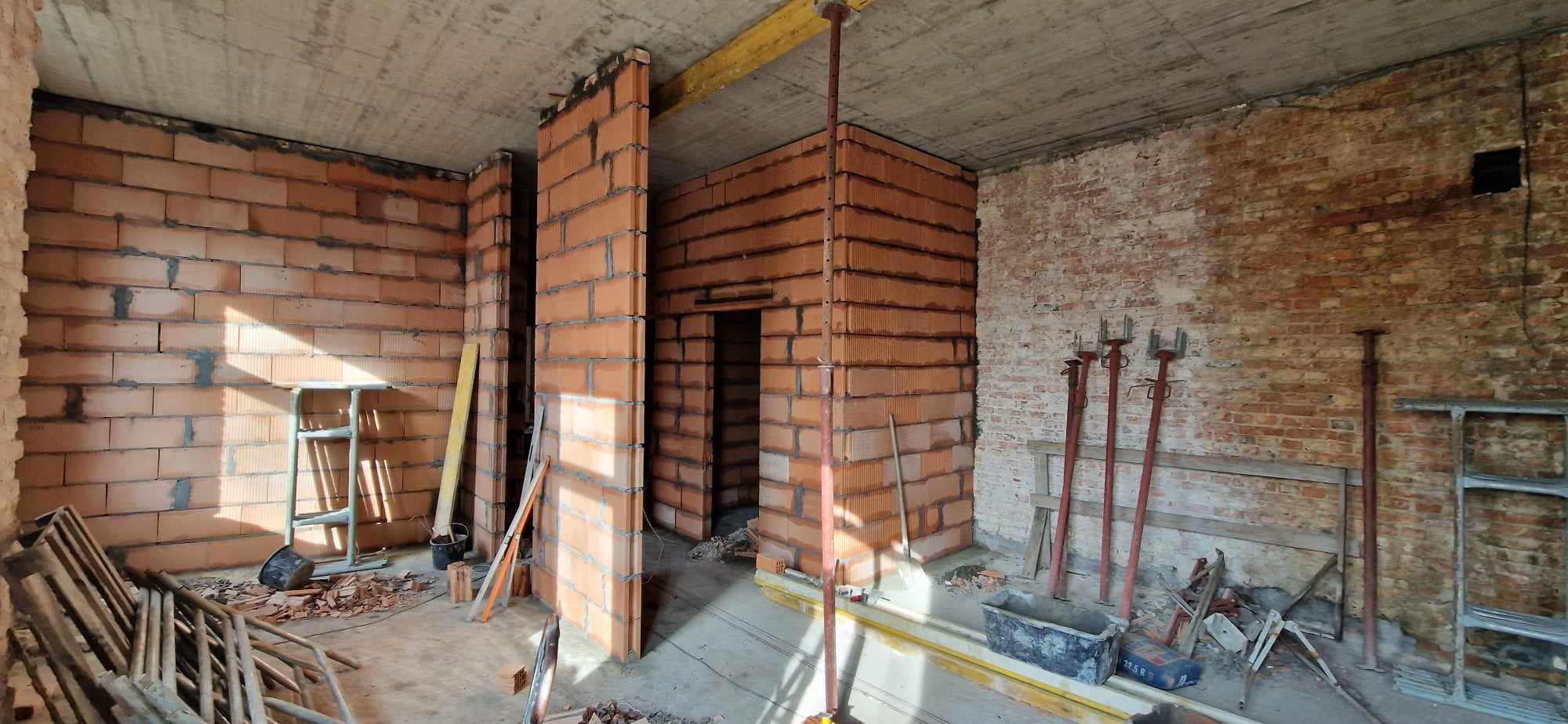 Postęp prac remontowych domu parafialnego (21.03.2024)